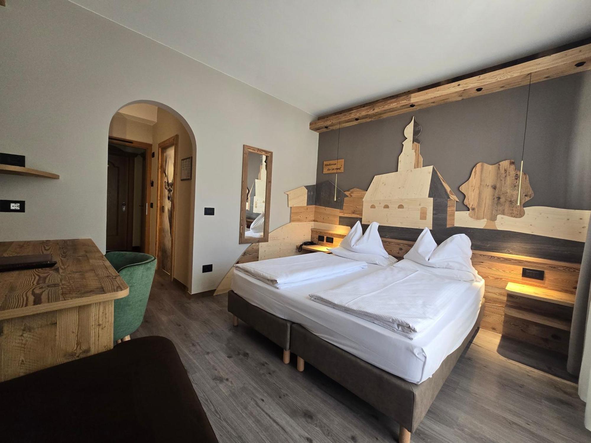 Azola Hotel