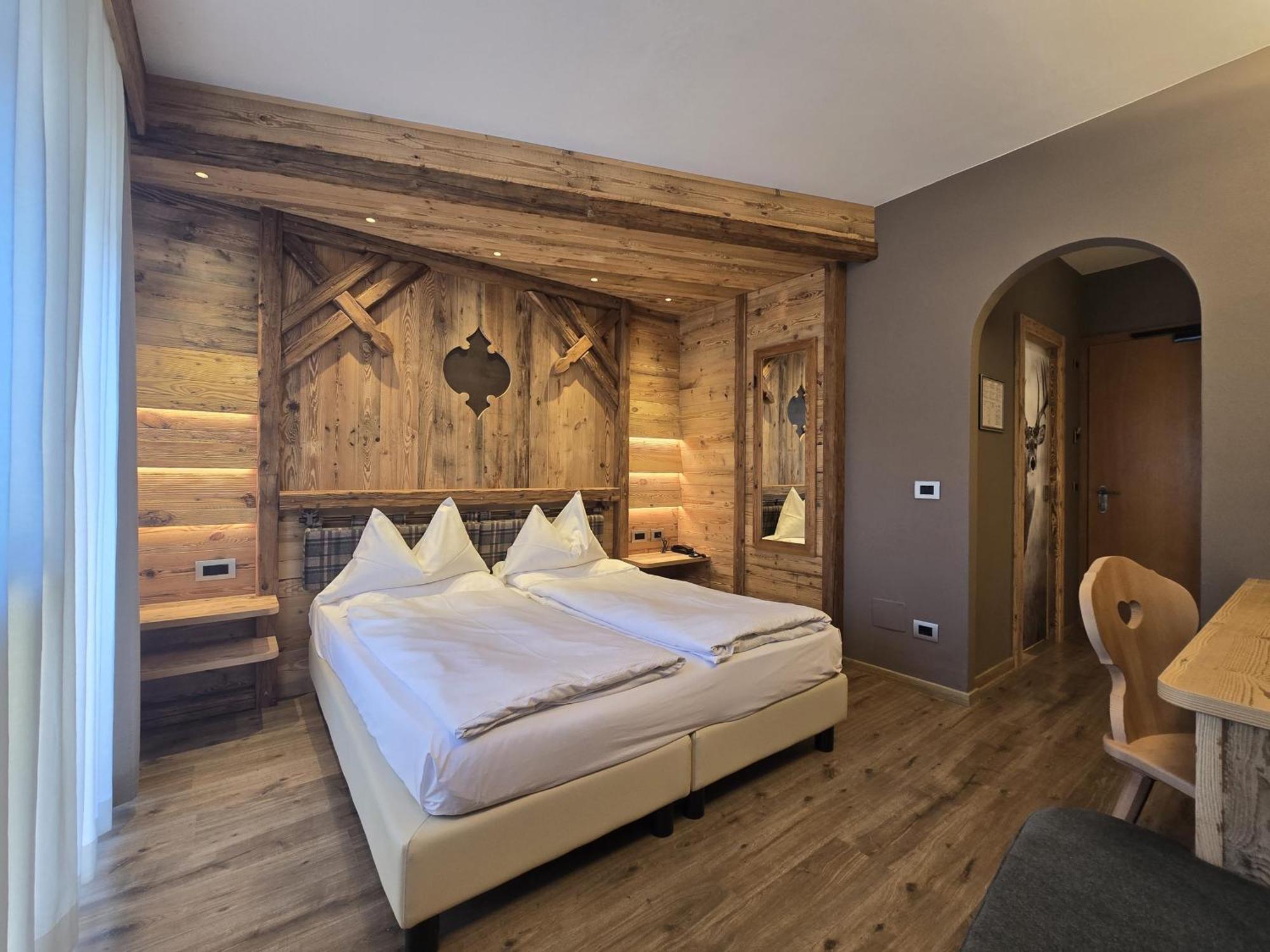 Azola Hotel