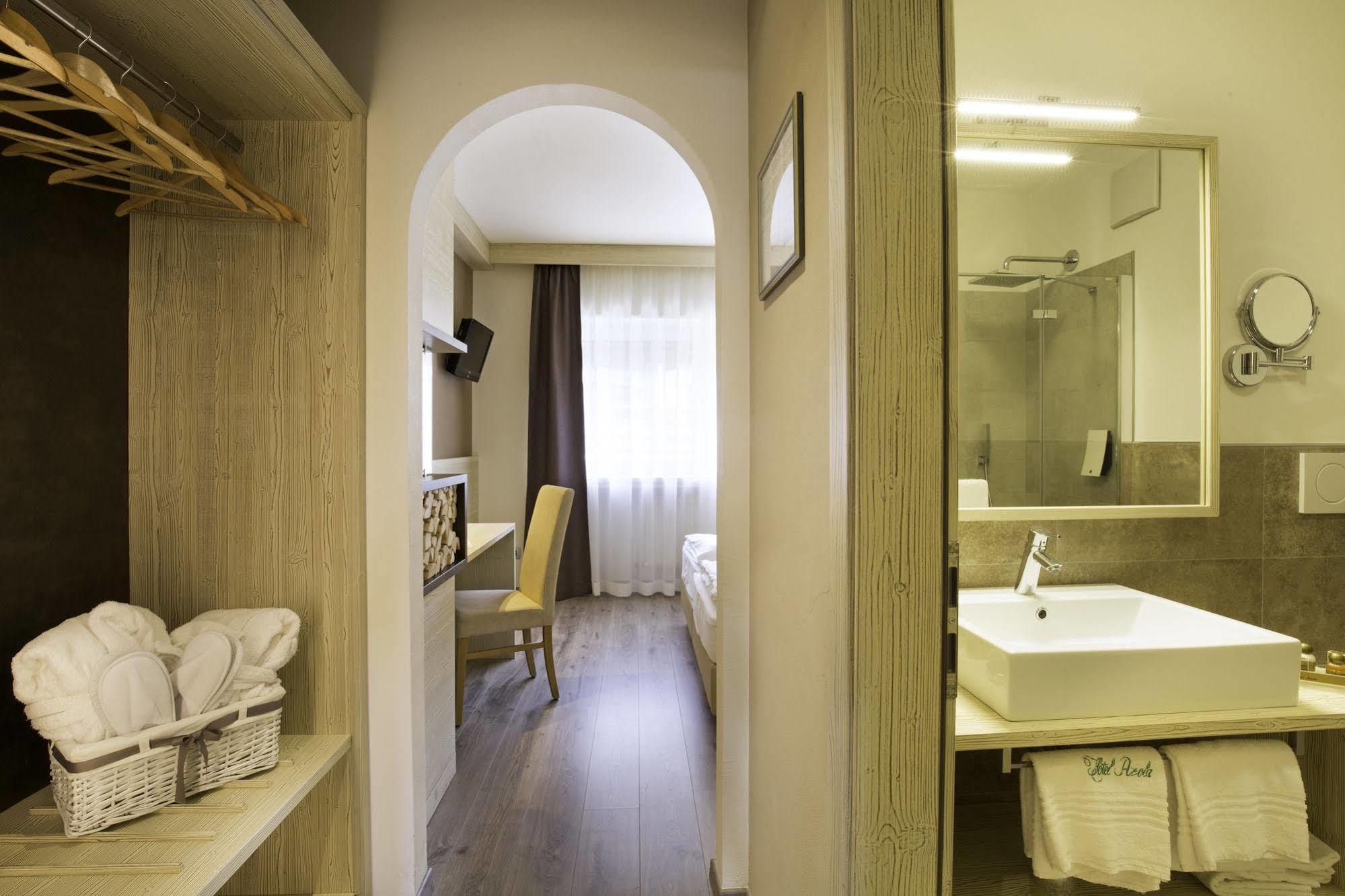 Azola Hotel