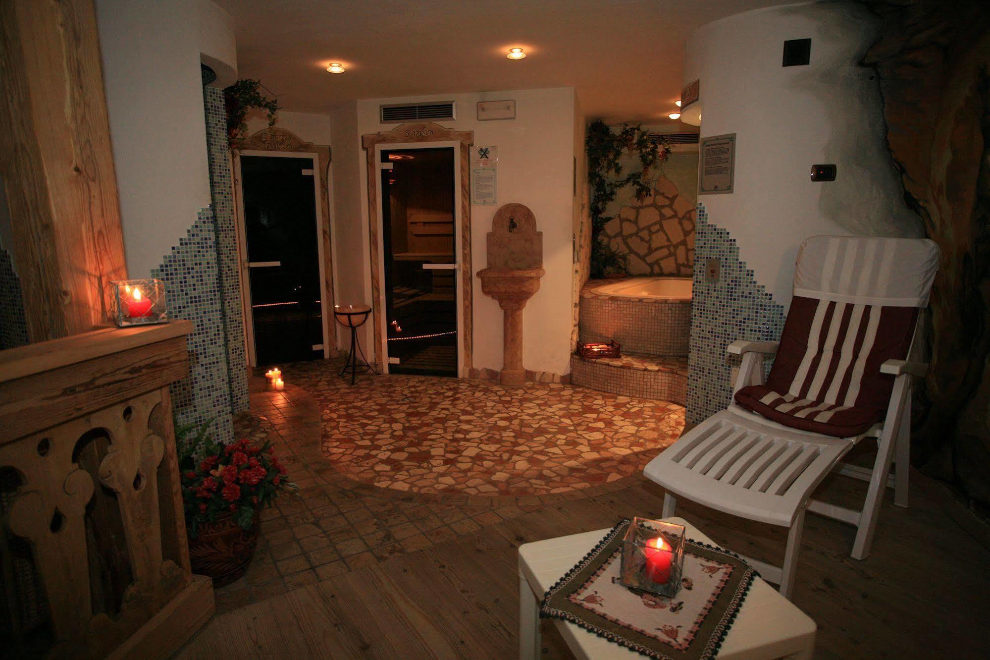 Hotel Azola 3*